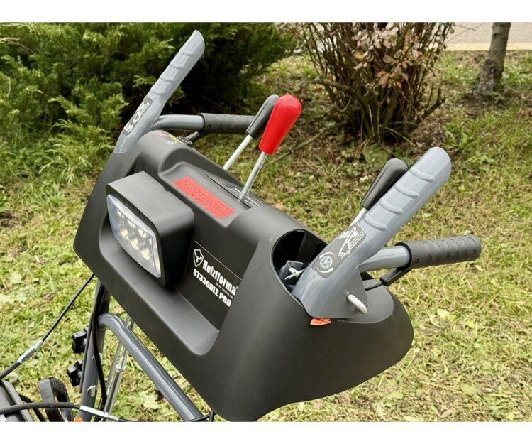 Снегоуборщик бензиновый Holzfforma ST330DLE PRO